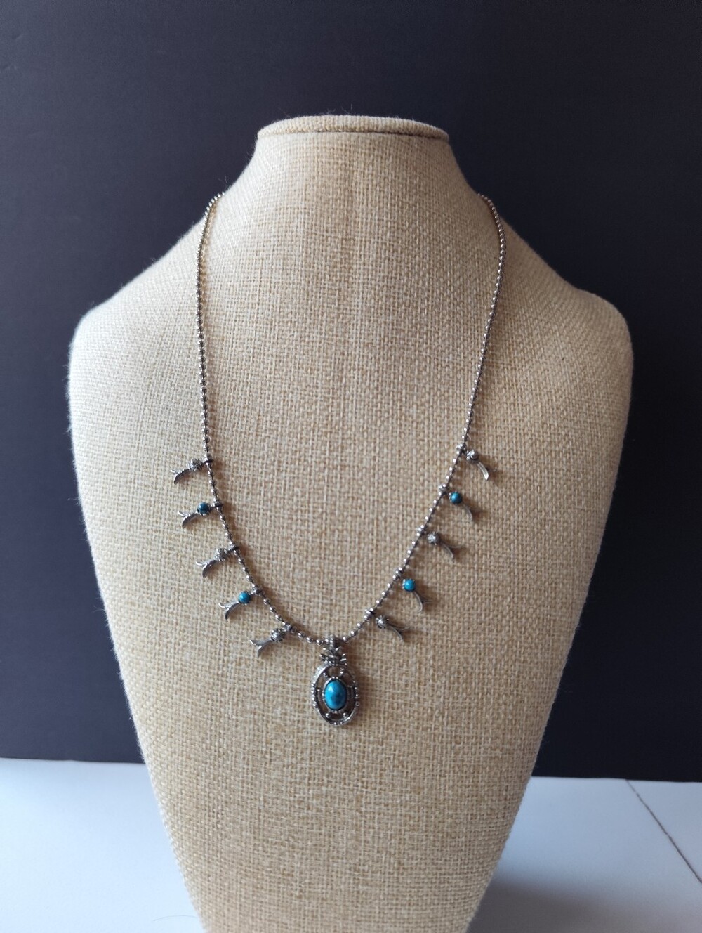 4/$50⭐️Vintage Silver Tone And Turquoise Color Mode Art Statement Necklace